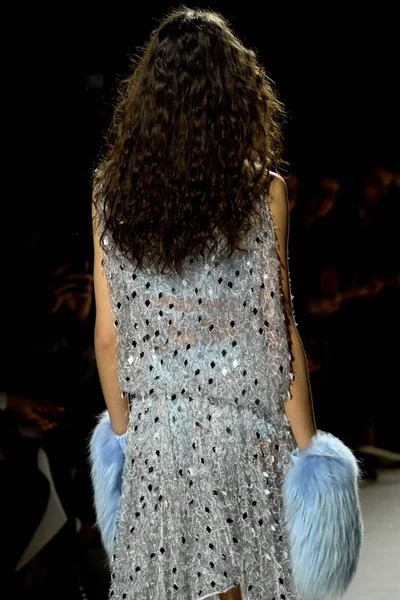 Look 30
